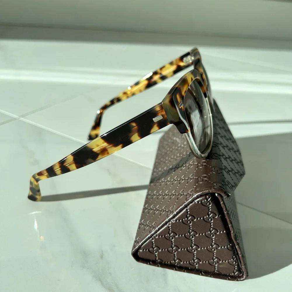 Gucci authentic sunglasses - Picture 5 of 8